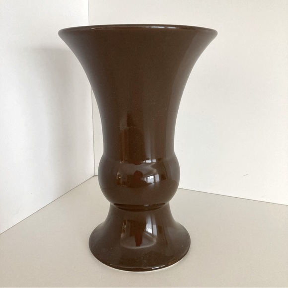 Williamsburg Brown Ceramic Vase 7 3/4” Tall - Picture 1 of 3